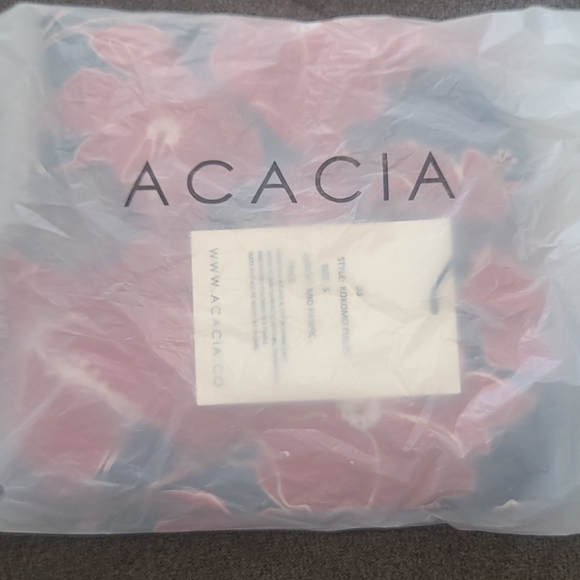 New acacia mid pacific kokomo one-piece S swimwear hibiscus red black floral NWT - Picture 5 of 11